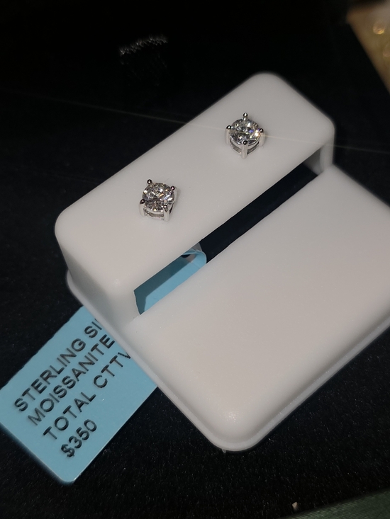 Jewelry - ✨ 0.44 CTTW Moissanite Screw Back Stud Earrings ✨